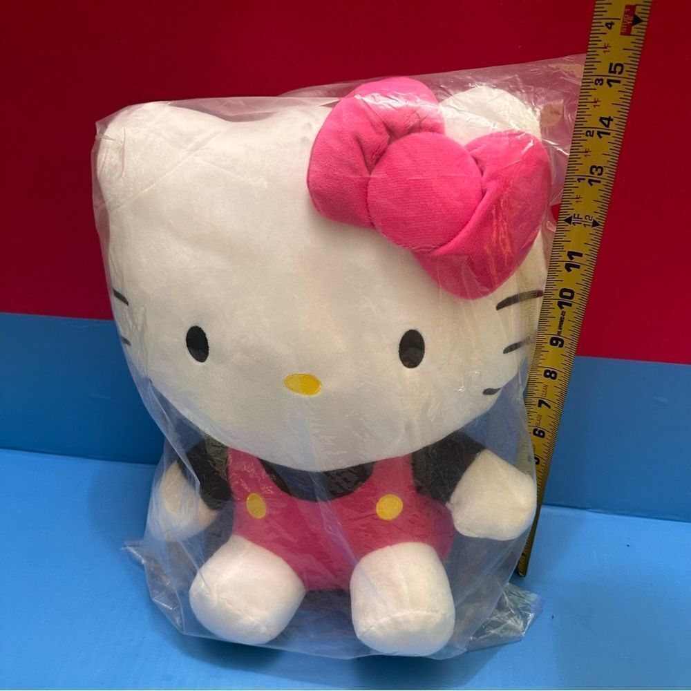 Hello Kitty soft plush Backpack - Picture 5 of 7